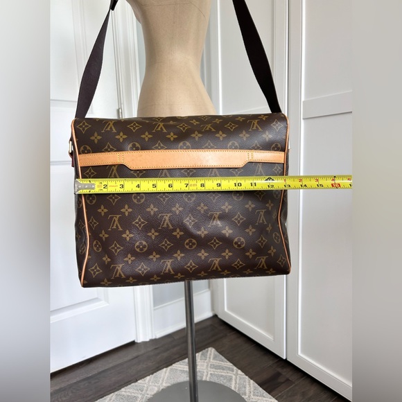 Authentic Louis Vuitton Abbesses Monogram Messenger Bag - Picture 11 of 11